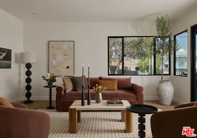 5th image of 4650 Ellenita Ave, Tarzana, CA 91356 | MLS# 26846127