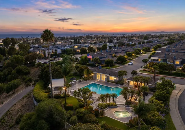 Photo 2 of Condo for sale at 3600 5th, Corona Del Mar, CA 92625 | MLS# OC26127352 | Listing updated on 2026-10-03