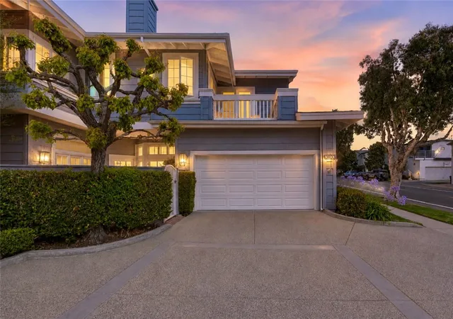 Photo 3 of Condo for sale at 3600 5th, Corona Del Mar, CA 92625 | MLS# OC26127352 | Listing updated on 2026-10-03