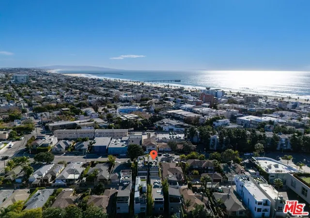 31st image of 303 Venice Wy, Venice, CA 90291 | MLS# 26845753
