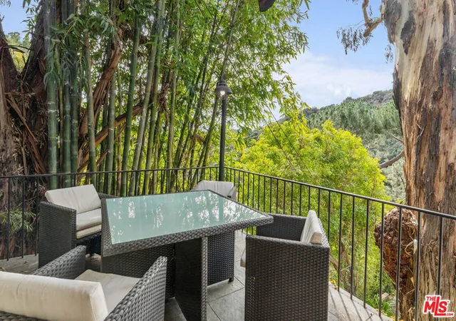 Photo 4 of Single family home for sale at 10037 Reevesbury Dr, Beverly Hills, CA 90210 | MLS# 26846563 | Listing updated on 2026-06-24