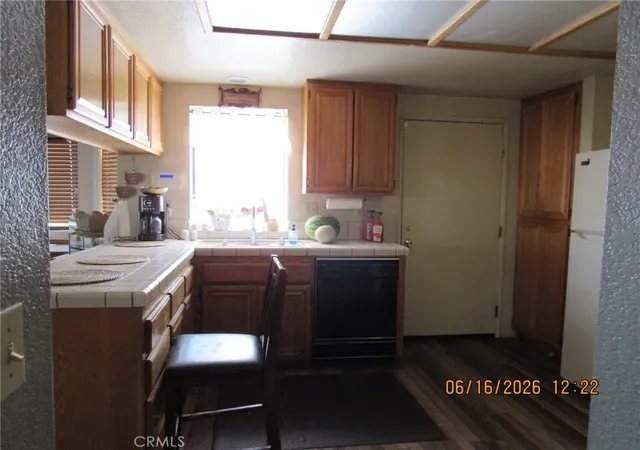 3rd image of 7183 Via Flores, Hesperia, CA 92345 | MLS# DW26128143