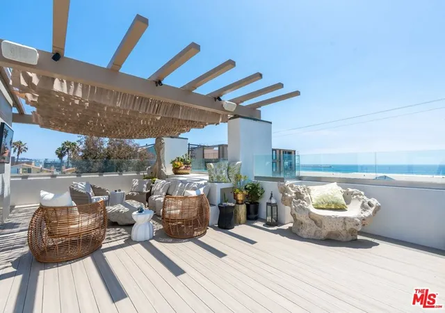 Photo 3 of Mansion for sale at 15 Reef St, Marina Del Rey, CA 90292 | MLS# 26843409 | Listing updated on 2026-10-09