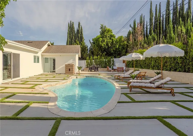 Photo 3 of Single family home for sale at 10111 Oso Ave, Chatsworth, CA 91311 | MLS# DW26102495 | Listing updated on 2026-09-11