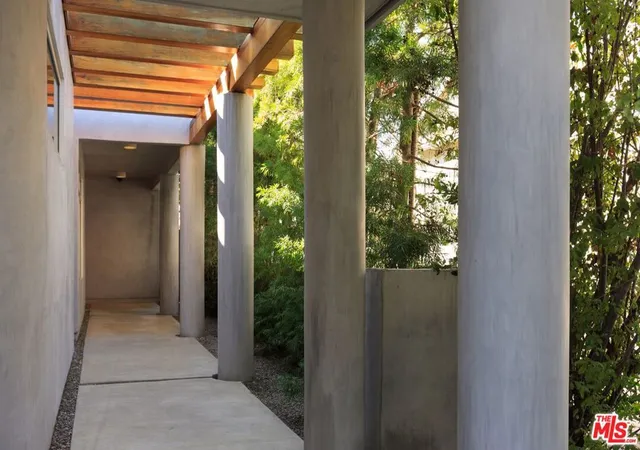 Photo 3 of Sale Pending at 507 N Lucerne Blvd, Los Angeles, CA 90004 | MLS# 26846013 | Listing updated on 2026-10-04
