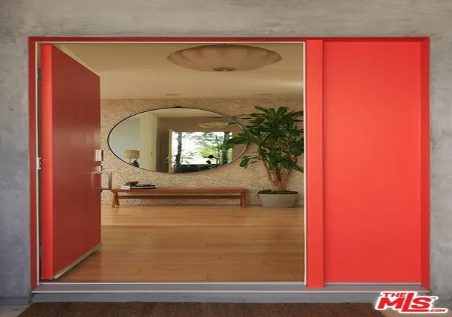 Photo 3 of Sale Pending at 507 N Lucerne Blvd, Los Angeles, CA 90004 | MLS# 26846013 | Listing updated on 2026-10-04