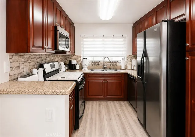 Photo 3 of Condo for sale at 5565 Canoga Ave #207, Woodland Hills, CA 91367 | MLS# SR26125936 | Listing updated on 2026-08-31