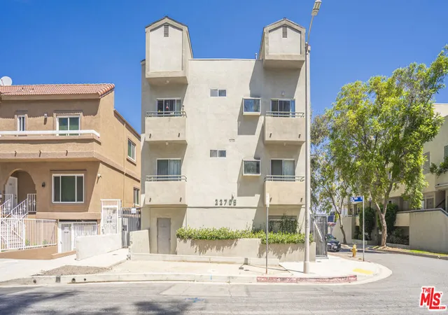 3rd image of 22705 Del Valle St, Woodland Hills, CA 91364 | MLS# 26845805
