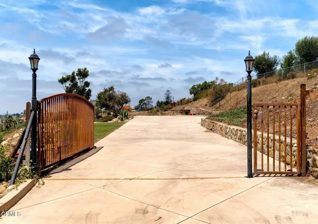 2nd image of 55 Santa Cruz Wy, Camarillo, CA 93010 | MLS# V1-36966