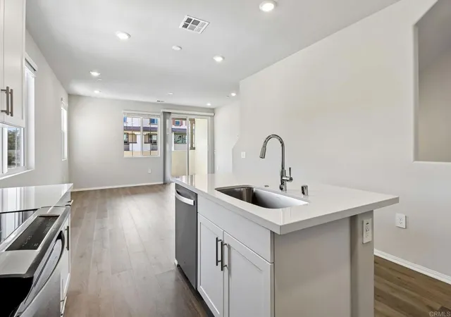 5th image of 571 Toledo Wy Pacifica Dr #164, Oceanside, CA 92057 | MLS# PTP2604519