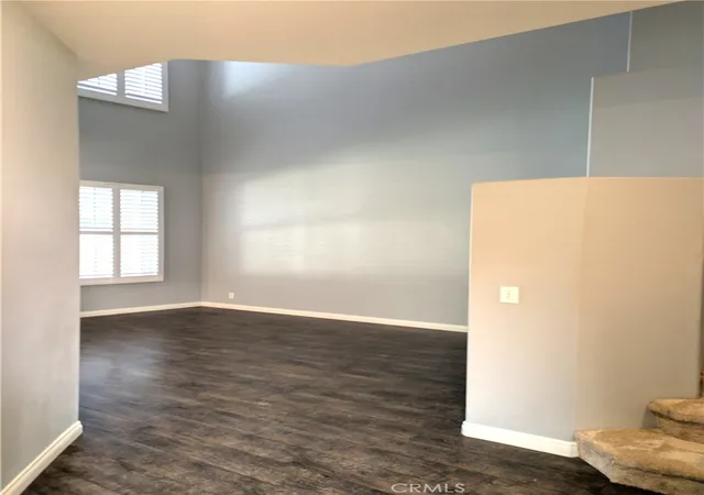 Listing Photo 4 - Condo for sale in building located at 550 Lorabel Wy, Simi Valley, CA 93065 - Unit #C