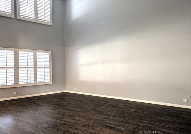 Listing Photo 5 - Condo for sale in building located at 550 Lorabel Wy, Simi Valley, CA 93065 - Unit #C