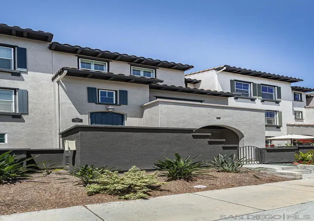 Listing Photo 3 - Condo for sale in building located at 1663 Claret Cup, Chula Vista, CA 91915 - Unit #10