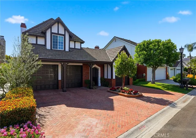Photo 3 of Sale Pending at 19545 Woodlands Dr, Huntington Beach, CA 92648 | MLS# OC26128318 | Listing updated on 2026-07-10