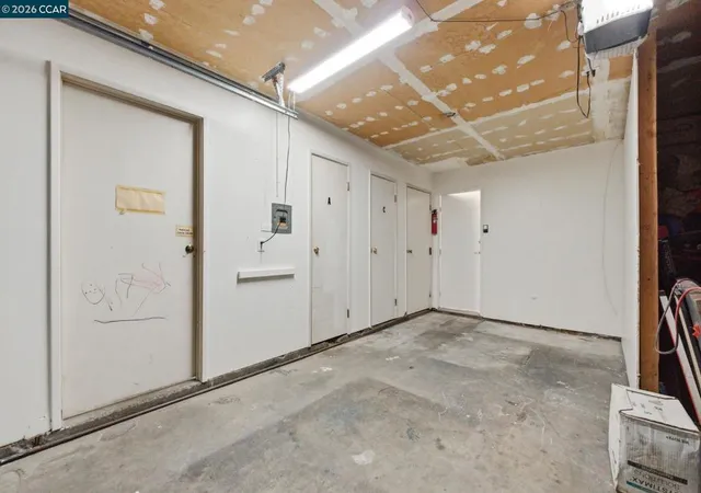 Listing Photo 2 - Condo for sale in building located at 1069 Mohr Ln, Concord, CA 94518 - Unit #C
