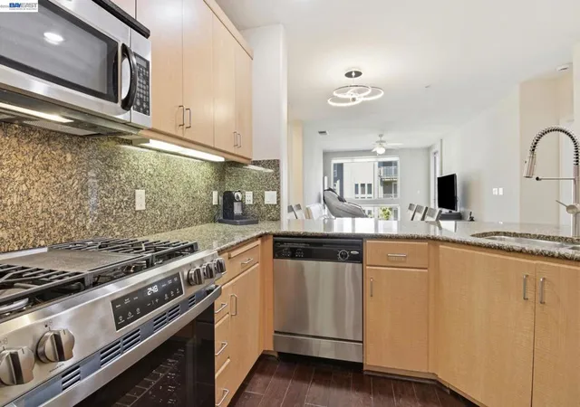 Listing Photo 4 - Condo for sale in building located at 5501 De Marcus Blvd, Dublin, CA 94568