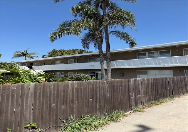 Listing Photo 5 - Condo for sale in building located at 1651 E S, Long Beach, CA 90805