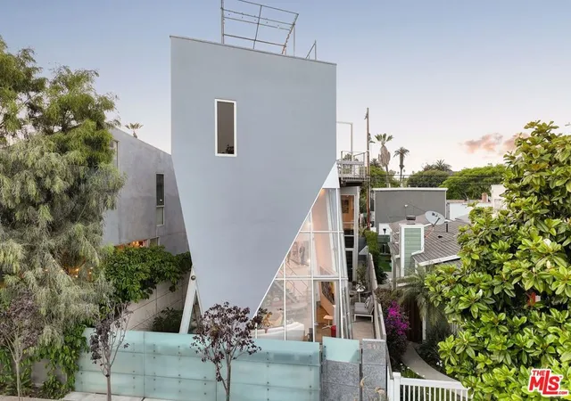 2nd image of 513 Grand Blvd, Venice, CA 90291 | MLS# 26846389