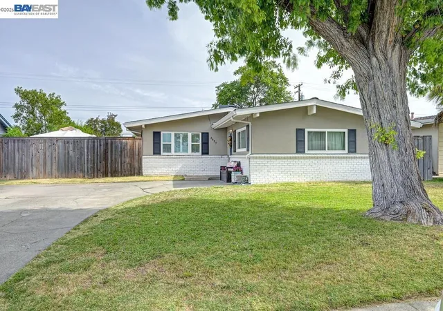 Homes for sale in North Highlands, CA | 3637 Centinella Dr, North Highlands, CA 95660 | MLS# 41138112