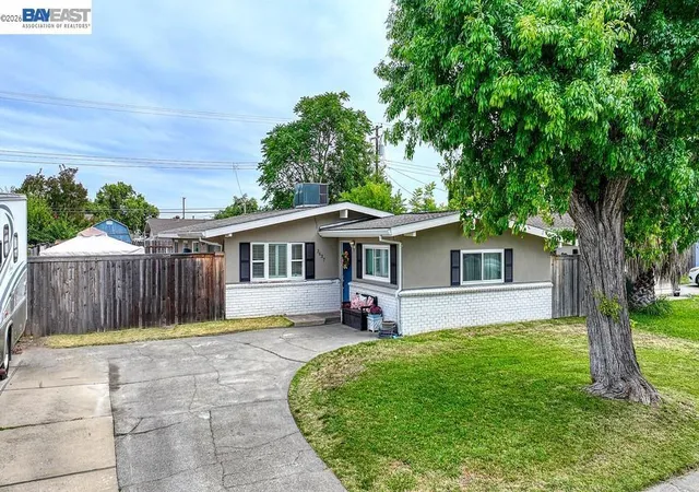 Homes for sale in North Highlands, CA | 3637 Centinella Dr, North Highlands, CA 95660 | MLS# 41138112