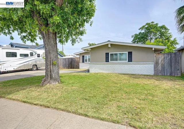 3rd image of 3637 Centinella Dr, North Highlands, CA 95660 | MLS# 41138112