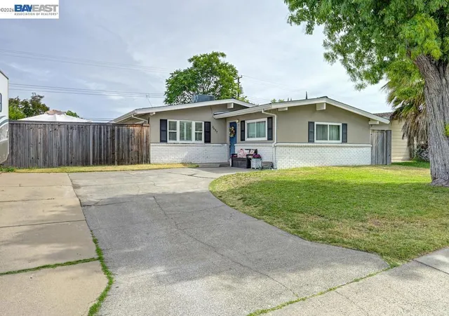 5th image of 3637 Centinella Dr, North Highlands, CA 95660 | MLS# 41138112