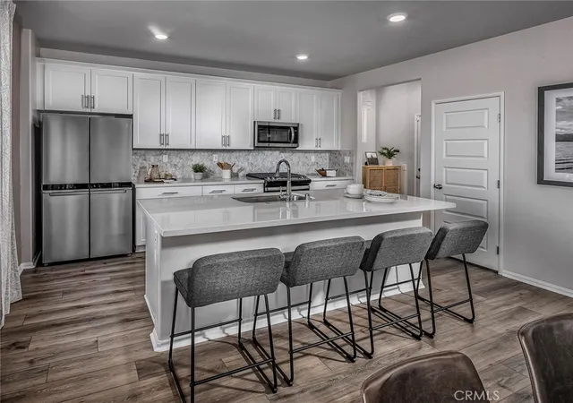 3rd image of 2043 Grapefruit St, Redlands, CA 92374 | MLS# OC26126262