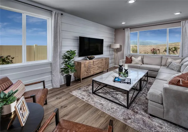 5th image of 2043 Grapefruit St, Redlands, CA 92374 | MLS# OC26126262