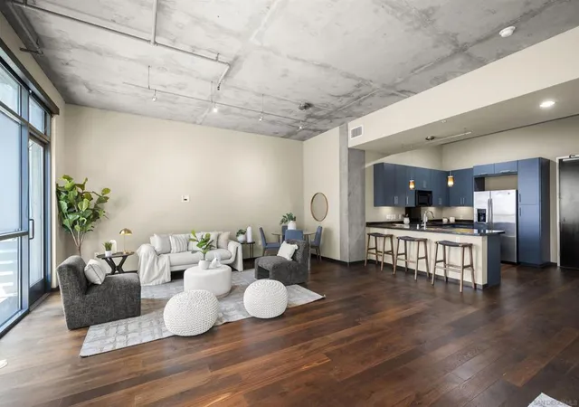 3rd image of 527 10Th Ave, San Diego, CA 92101
