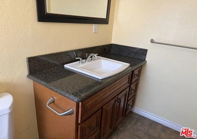 Listing Photo 2 - Condo for sale in building located at 553 Lincoln Ave, Pasadena, CA 91103 - Unit #