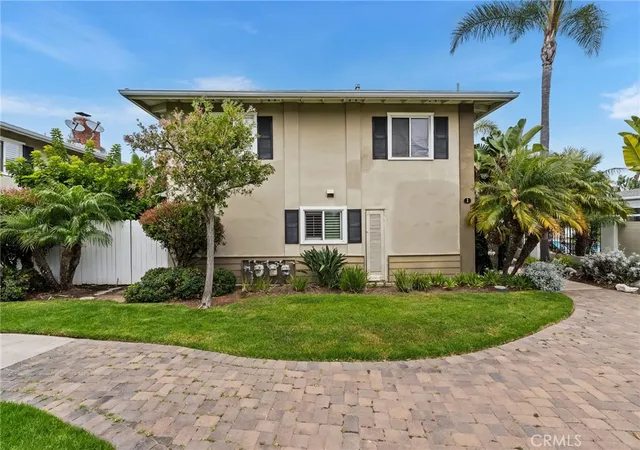 Homes for sale in Costa Mesa, CA | 1741 Tustin Ave, Costa Mesa, CA 92627 | Houzeo