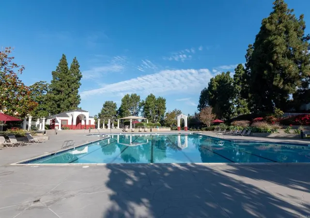 Listing Photo 2 - Condo for sale in building located at 2023 Lakeridge Cir, Chula Vista, CA 91913 - Unit #204