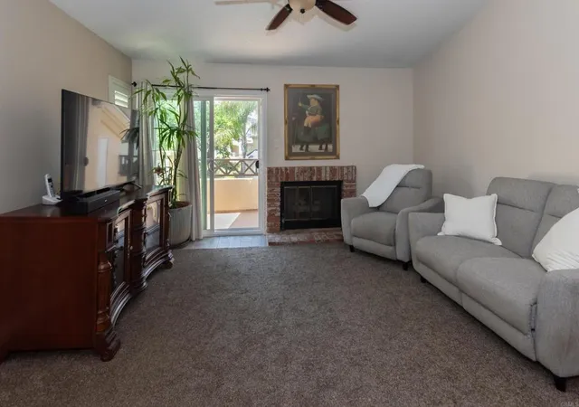 Listing Photo 4 - Condo for sale in building located at 2023 Lakeridge Cir, Chula Vista, CA 91913 - Unit #204