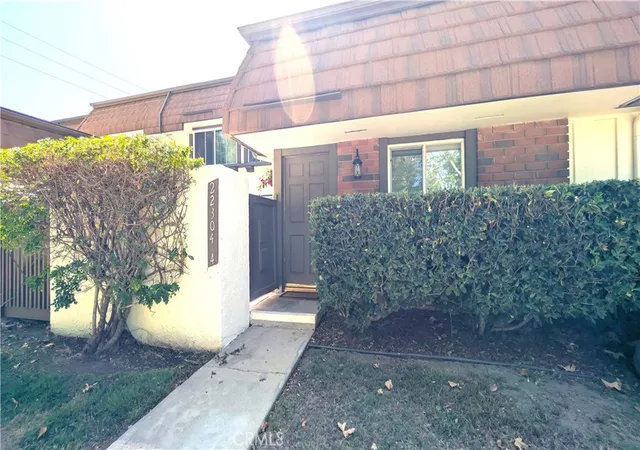 2nd image of 22304 Devonshire St #4, Chatsworth, CA 91311 | MLS# SR26127519