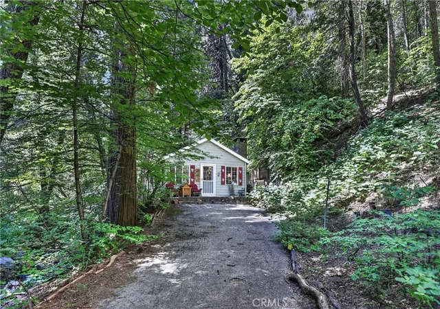 Single family home for sale at 501 Dogwood Cyn, Blue Jay, CA 92317 | MLS# IG26128142