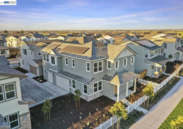 Photo 3 of Sale Pending at 281 E Central Pkwy, Tracy, CA 95391 | MLS# 41138196 | Listing updated on 2026-07-08