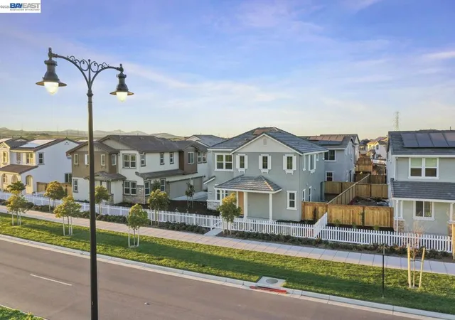 Photo 3 of Sale Pending at 281 E Central Pkwy, Tracy, CA 95391 | MLS# 41138196 | Listing updated on 2026-07-08