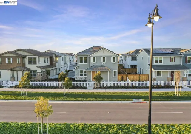 Photo 4 of Sale Pending at 281 E Central Pkwy, Tracy, CA 95391 | MLS# 41138196 | Listing updated on 2026-07-08