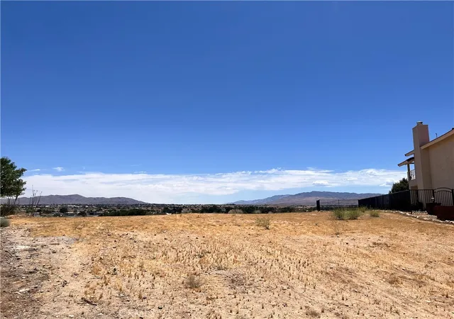 13th image of 18035 Wildwood, Victorville, CA 92395 | MLS# HD26128544