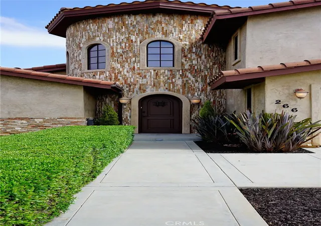 Photo 2 of Sale Pending at 266 Joann St, Costa Mesa, CA 92626 | MLS# OC26128269 | Listing updated on 2026-09-24