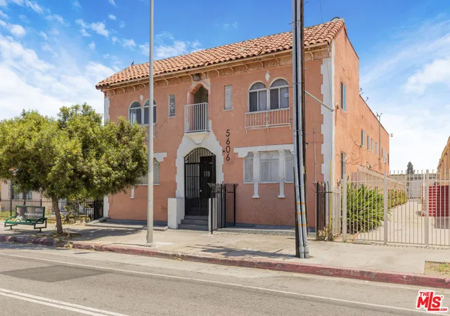 Listing Photo 5 - Condo for sale in building located at 5606 S Figueroa St, Los Angeles, CA 90037