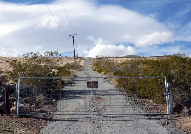 3rd image of 56365 Terra Vista Dr, Yucca Valley, CA 92284 | MLS# JT26128919