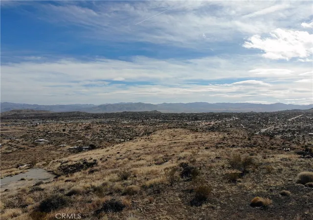 5th image of 56365 Terra Vista Dr, Yucca Valley, CA 92284 | MLS# JT26128919