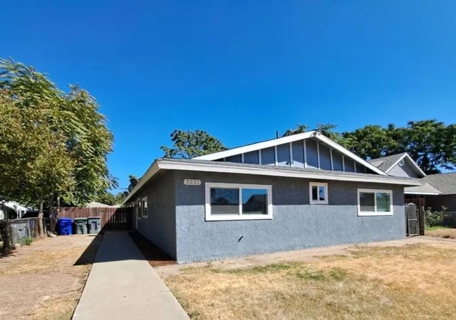 Photo 1 of Multi family home for sale at 2221 S Poppy Ave, Fresno, CA 93706 | MLS# ML82050910 | Listing updated on 2026-10-09