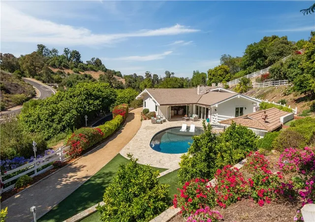 Photo 2 of Single family home for sale at 3 Poppy Trl, Rolling Hills, CA 90274 | MLS# PV26128743 | Listing updated on 2026-09-30