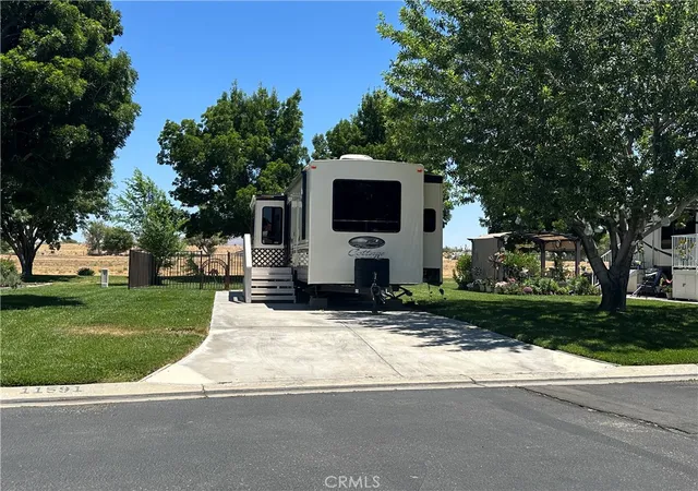 2nd image of 11591 Ridgemark Rd, Apple Valley, CA 92308 | MLS# HD26125198