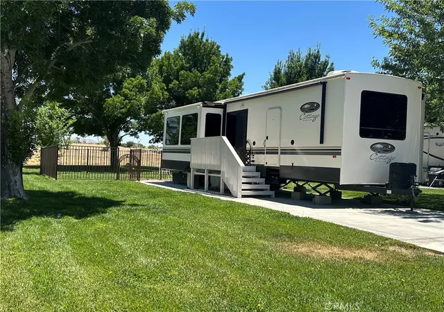 3rd image of 11591 Ridgemark Rd, Apple Valley, CA 92308 | MLS# HD26125198
