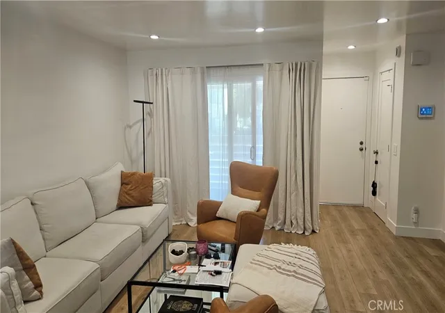 3rd image of 18333 Hatteras St #68, Tarzana, CA 91356 | MLS# SR26128977