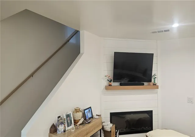 4th image of 18333 Hatteras St #68, Tarzana, CA 91356 | MLS# SR26128977