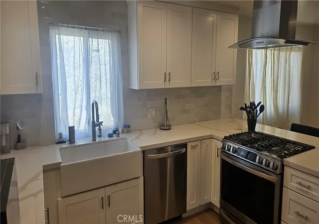 5th image of 18333 Hatteras St #68, Tarzana, CA 91356 | MLS# SR26128977